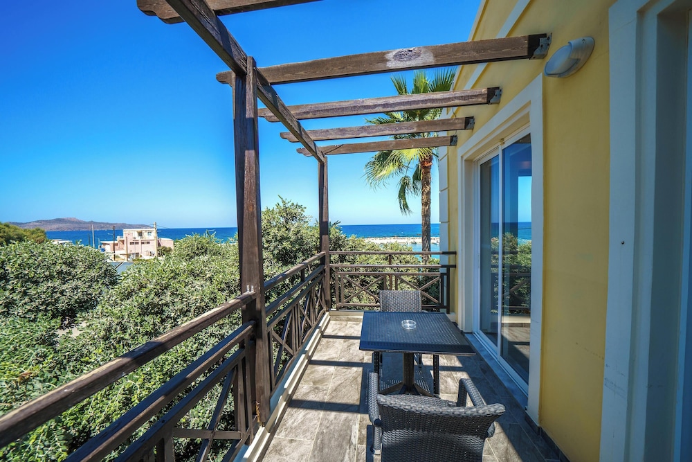 Porto Kalamaki Hotel — Hotel rooms in Chania