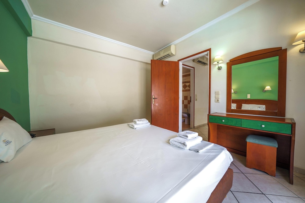 Porto Kalamaki Hotel — Hotel rooms in Chania