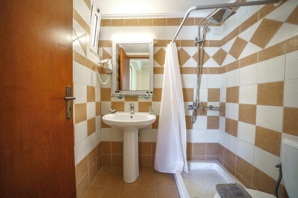 Porto Kalamaki Hotel — Hotel rooms in Chania