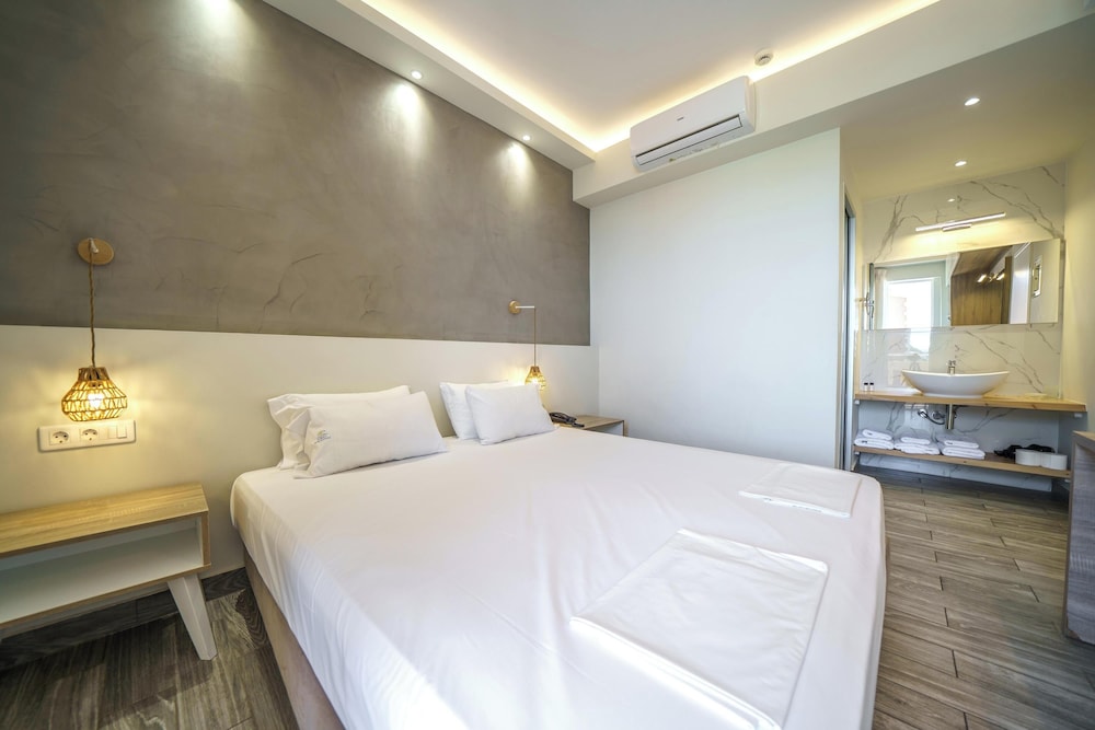 Porto Kalamaki Hotel — Hotel rooms in Chania