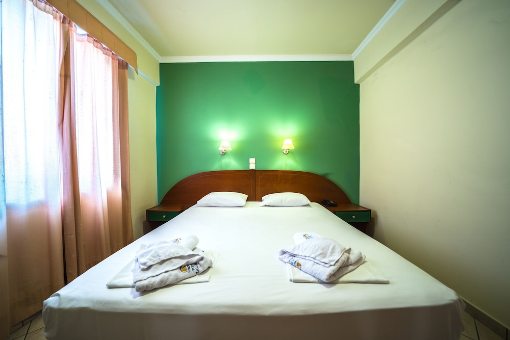 Porto Kalamaki Hotel — Hotel rooms in Chania