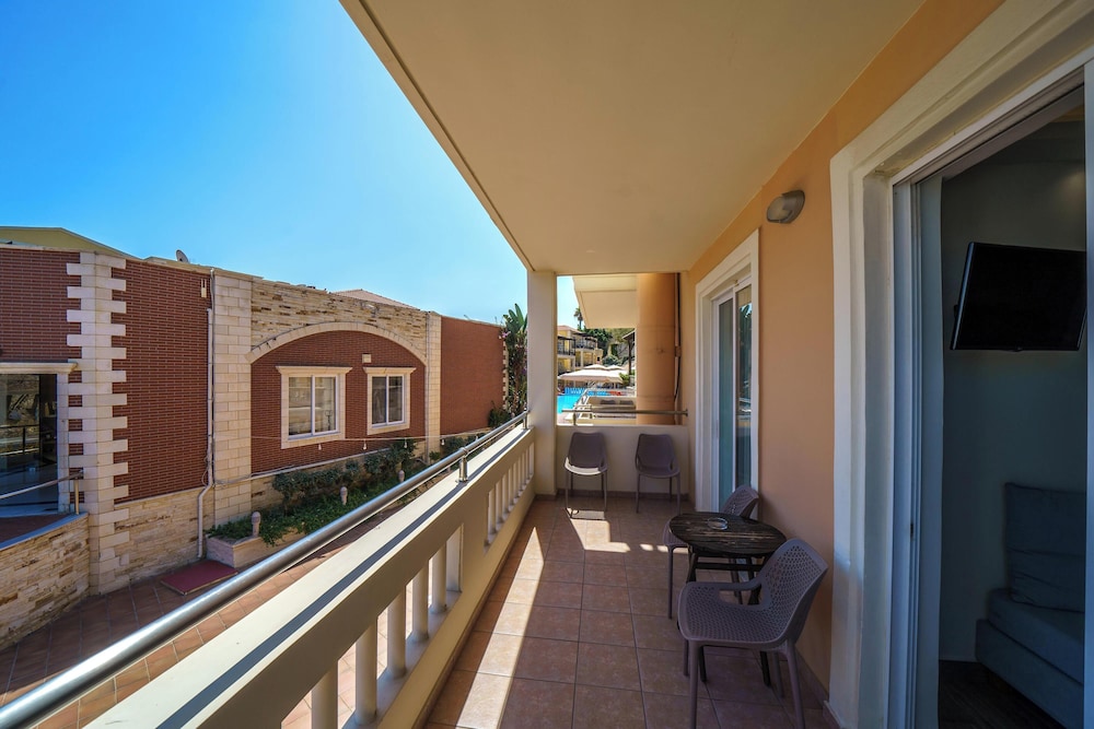 Porto Kalamaki Hotel — Hotel building in Chania