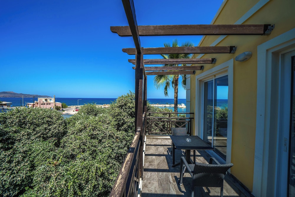 Porto Kalamaki Hotel — Hotel building in Chania