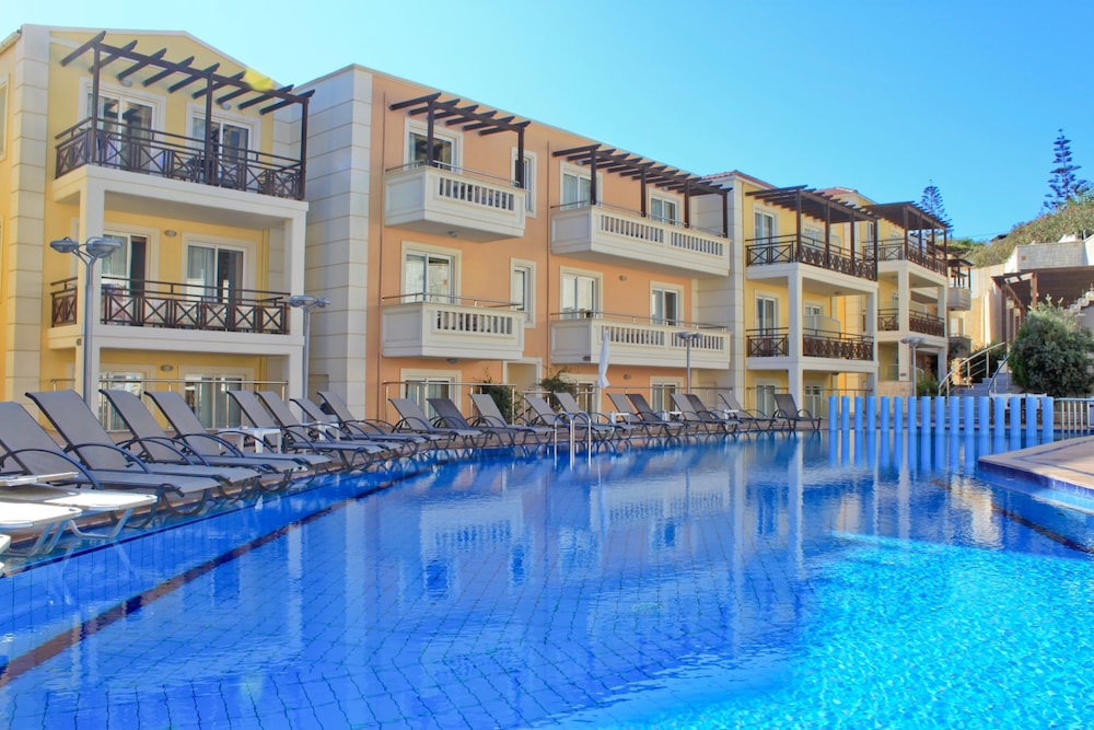 Porto Kalamaki Hotel — Main photo in Chania