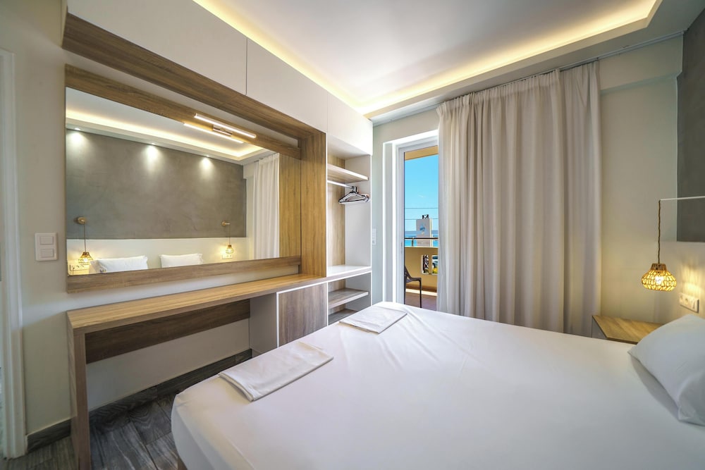 Porto Kalamaki Hotel — Hotel rooms in Chania
