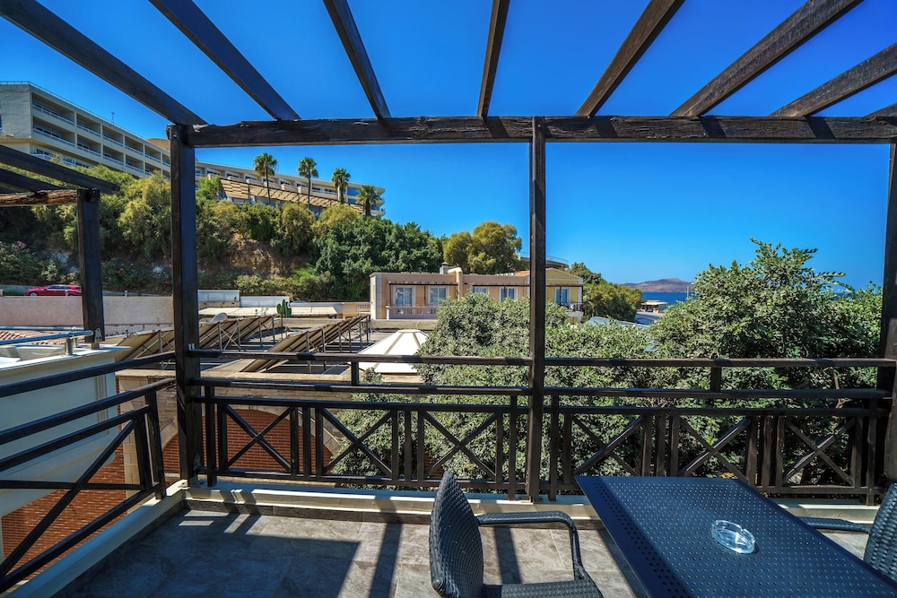 Porto Kalamaki Hotel — Attractions in the area in Chania