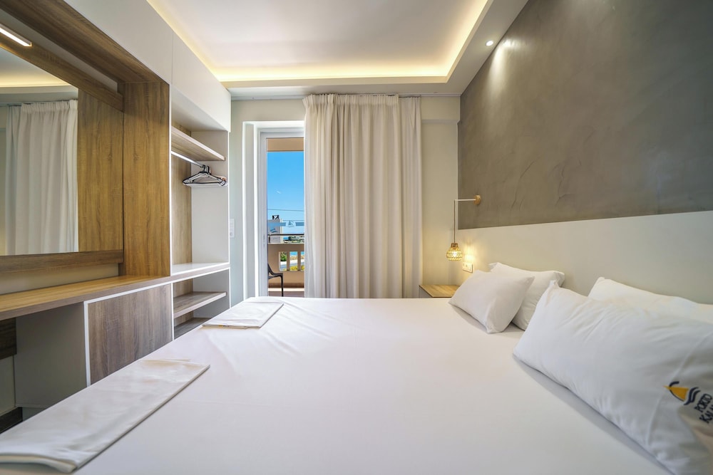 Porto Kalamaki Hotel — Hotel rooms in Chania