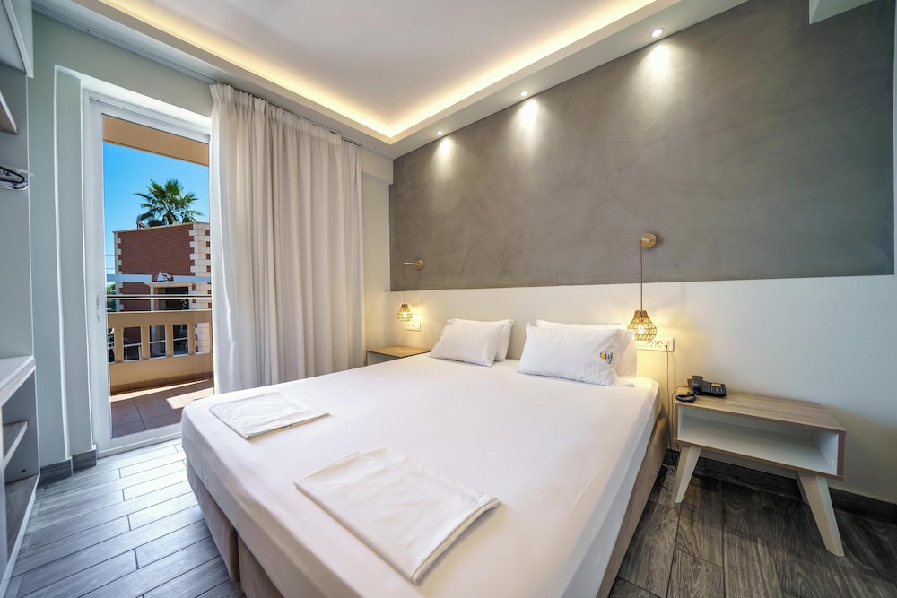 Porto Kalamaki Hotel — Hotel rooms in Chania