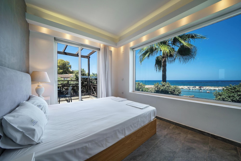 Porto Kalamaki Hotel — Hotel rooms in Chania