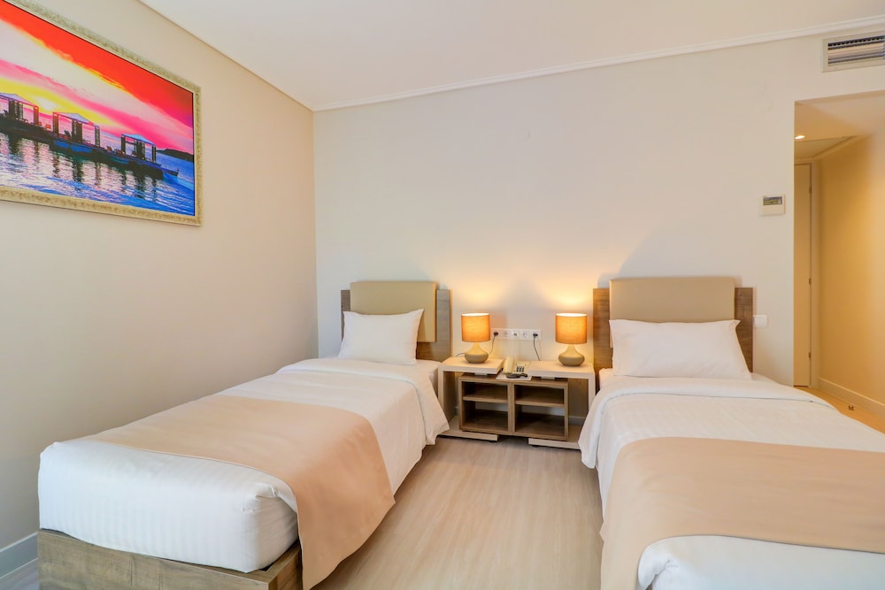 Palace Hotel Athens Riviera - zdjęcie 2