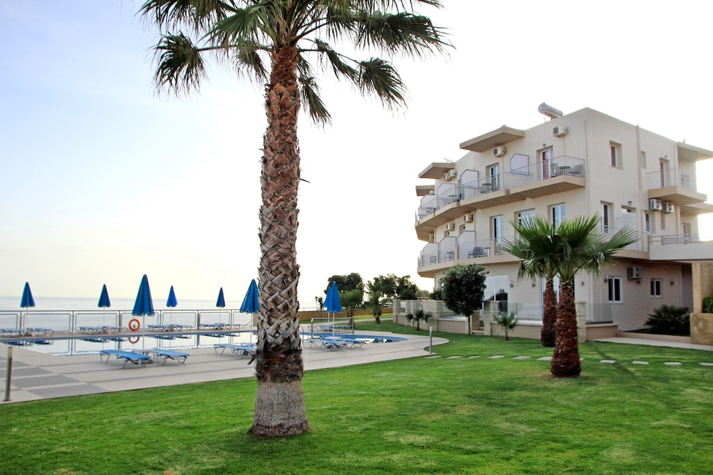 Renieris Hotel — Hotel building in Chania
