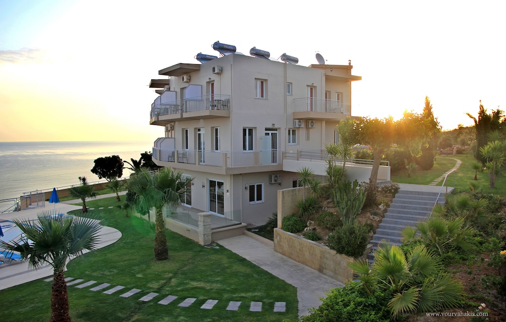 Renieris Hotel — Hotel building in Chania