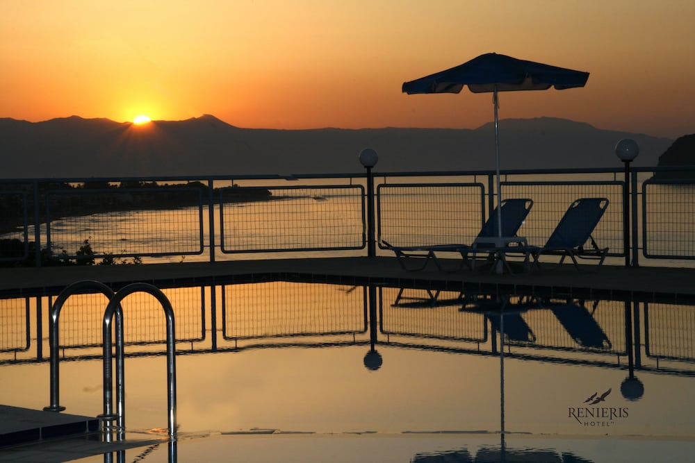 Renieris Hotel — Swimming pool in Chania