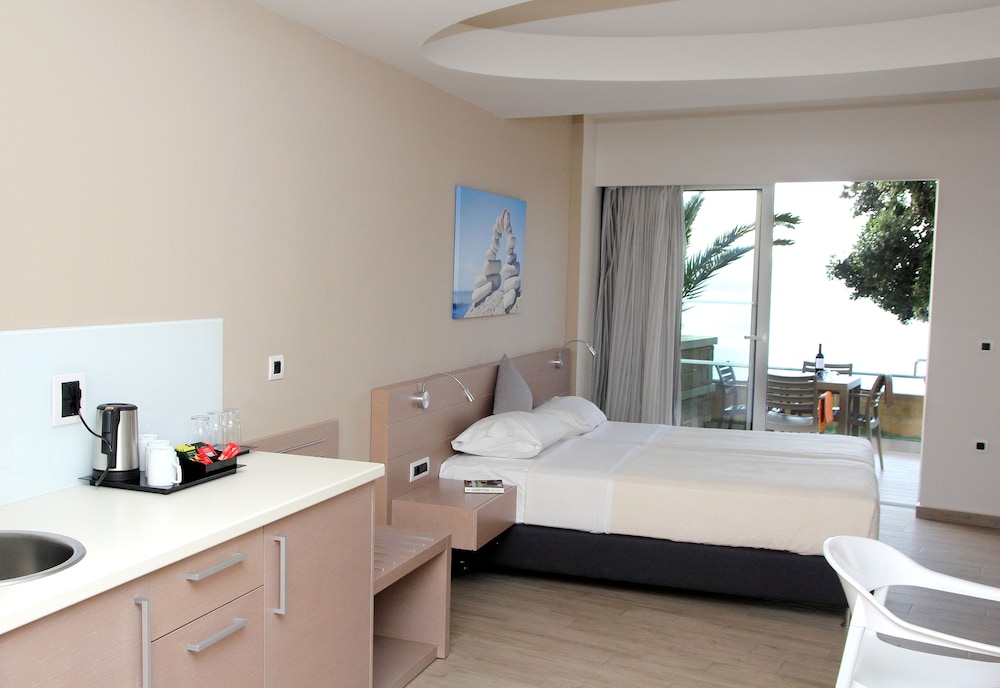Renieris Hotel — Hotel rooms in Chania