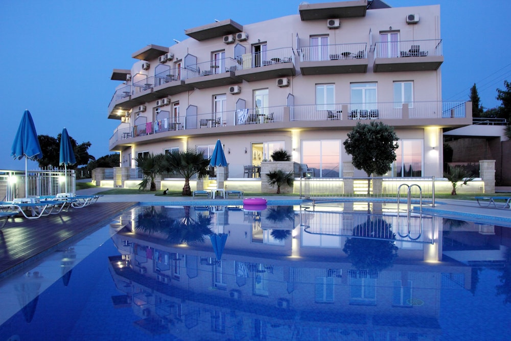 Renieris Hotel — Hotel building in Chania