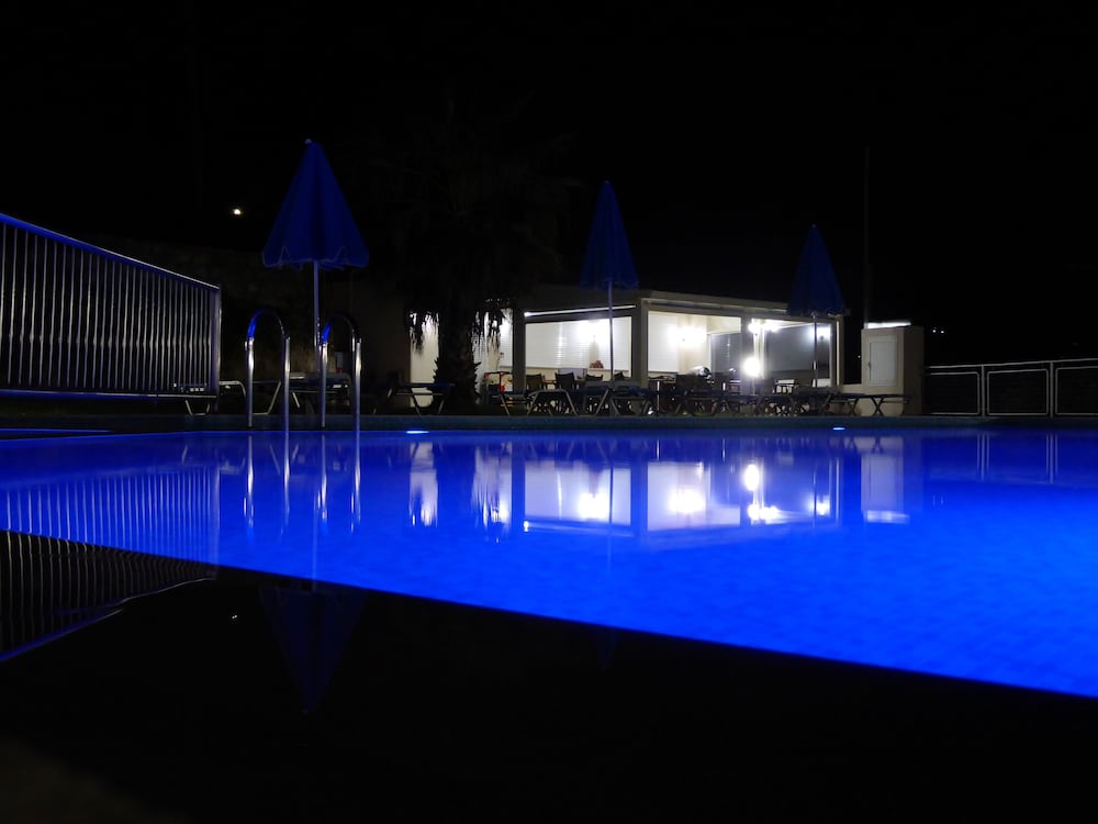Renieris Hotel — Swimming pool in Chania