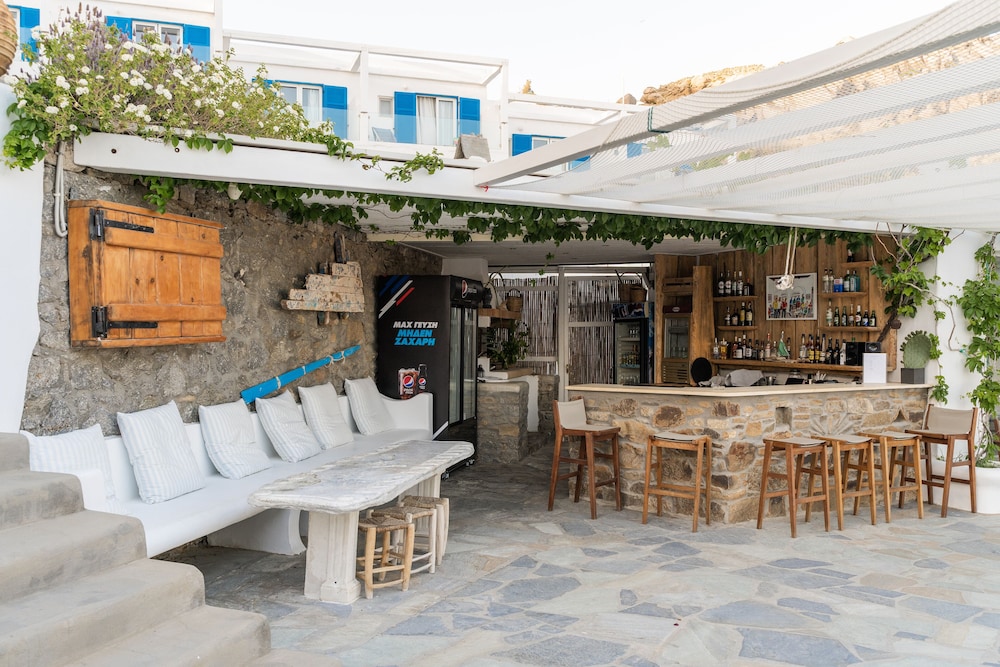 Rhenia Mykonos Hotel & Bungalows — Restaurant & bars in Tourlos, South Aegean