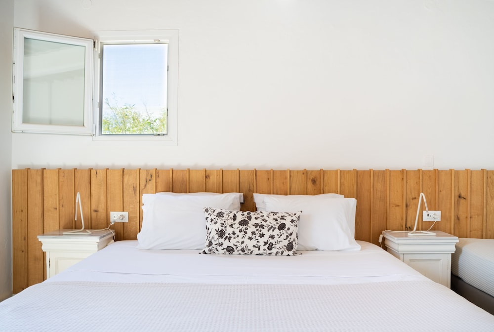 Rhenia Mykonos Hotel & Bungalows — Hotel rooms in Tourlos, South Aegean