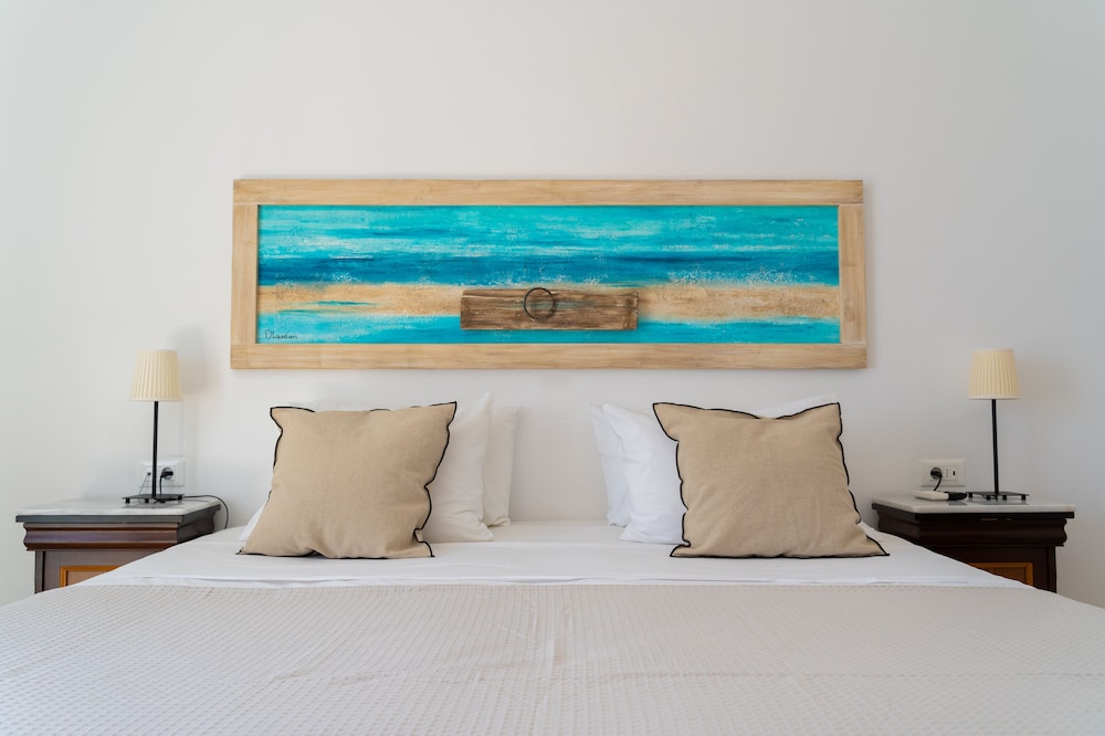 Rhenia Mykonos Hotel & Bungalows — Hotel rooms in Tourlos, South Aegean
