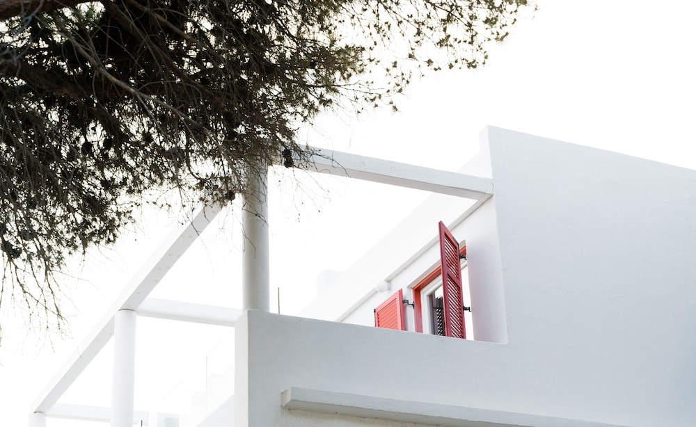Rhenia Mykonos Hotel & Bungalows — Hotel building in Tourlos, South Aegean