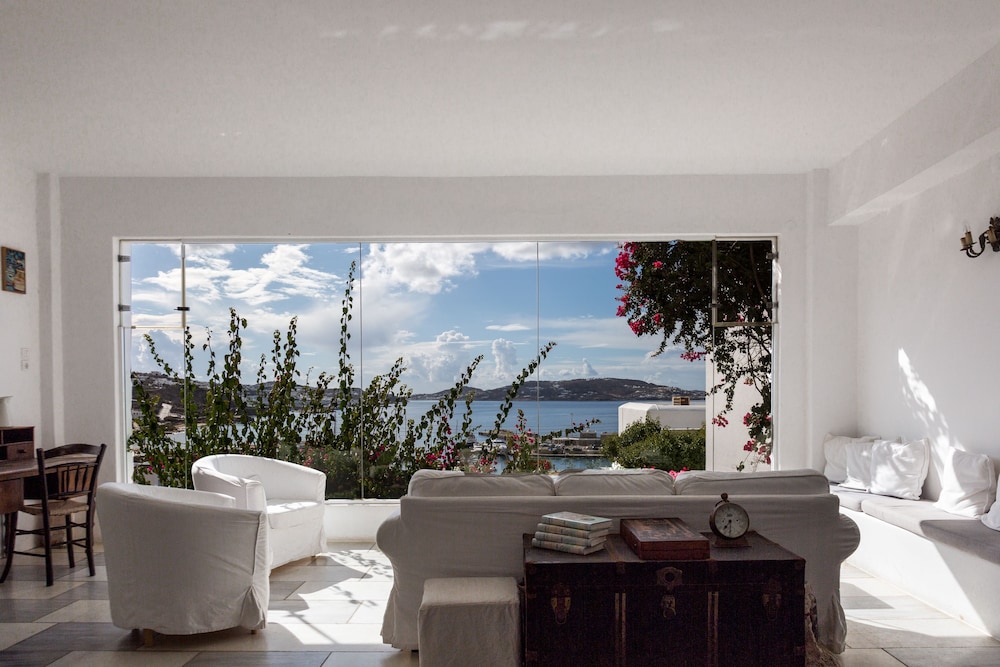 Rhenia Mykonos Hotel & Bungalows — Hotel rooms in Tourlos, South Aegean