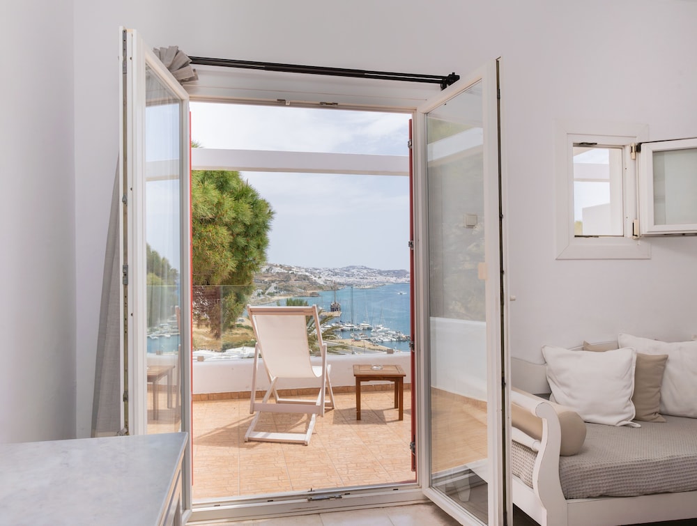 Rhenia Mykonos Hotel & Bungalows — Hotel rooms in Tourlos, South Aegean