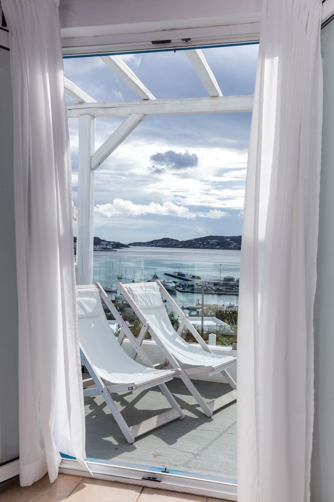 Rhenia Mykonos Hotel & Bungalows — Hotel rooms in Tourlos, South Aegean