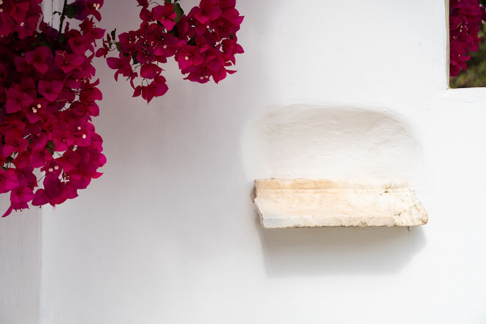 Rhenia Mykonos Hotel & Bungalows — Hotel building in Tourlos, South Aegean
