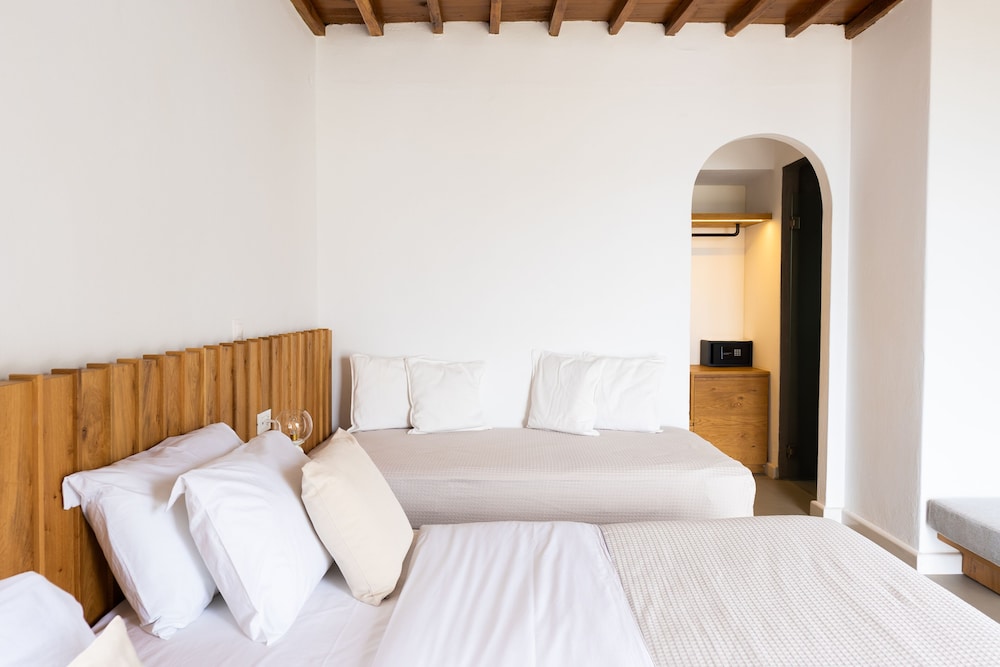 Rhenia Mykonos Hotel & Bungalows — Hotel rooms in Tourlos, South Aegean