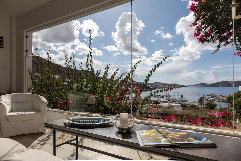 Rhenia Mykonos Hotel & Bungalows — Hotel rooms in Tourlos, South Aegean