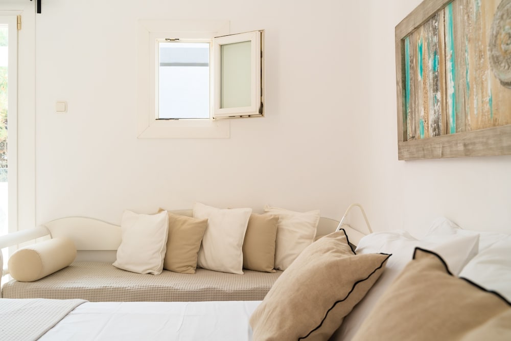Rhenia Mykonos Hotel & Bungalows — Hotel rooms in Tourlos, South Aegean