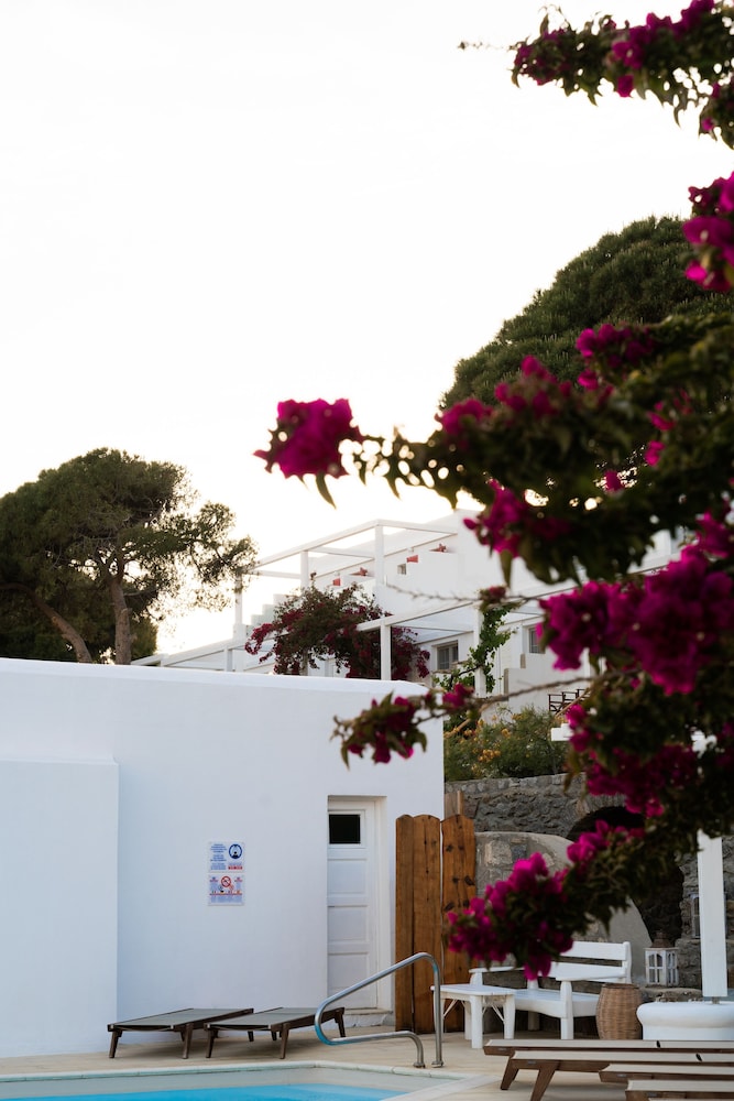 Rhenia Mykonos Hotel & Bungalows — Hotel building in Tourlos, South Aegean