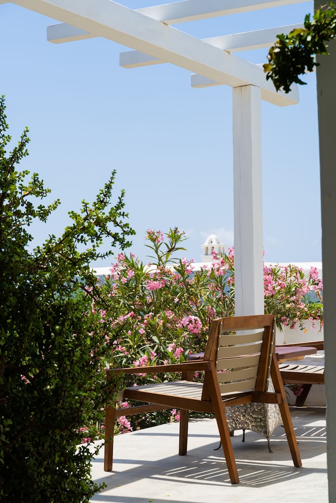 Rhenia Mykonos Hotel & Bungalows — Hotel building in Tourlos, South Aegean