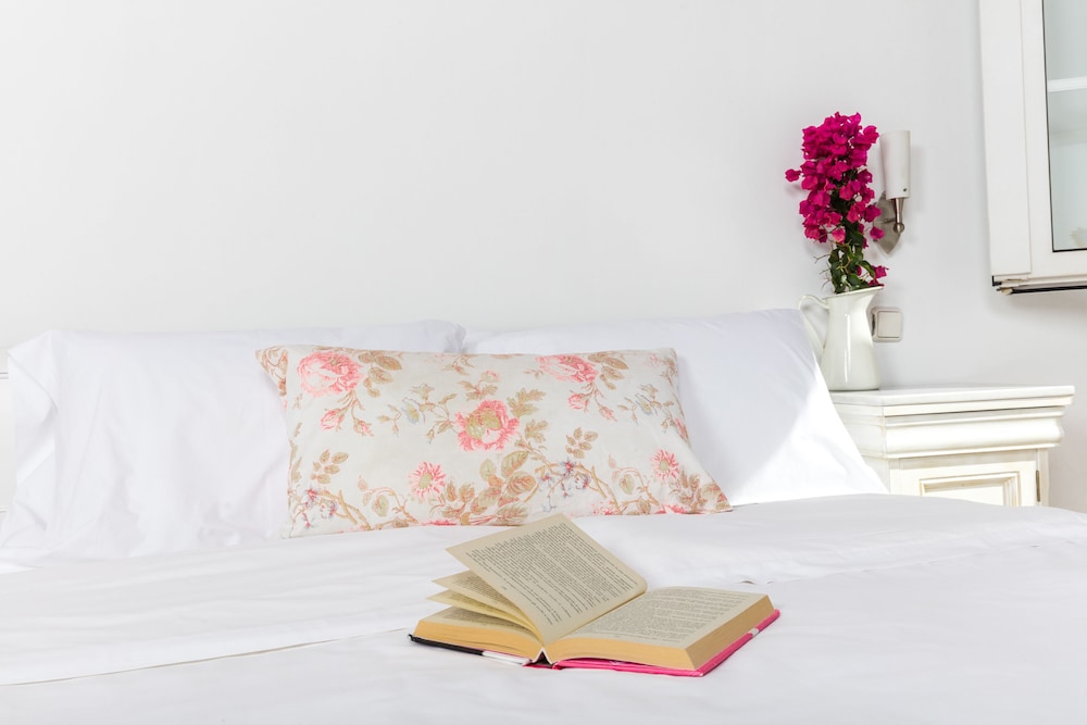 Rhenia Mykonos Hotel & Bungalows — Hotel rooms in Tourlos, South Aegean