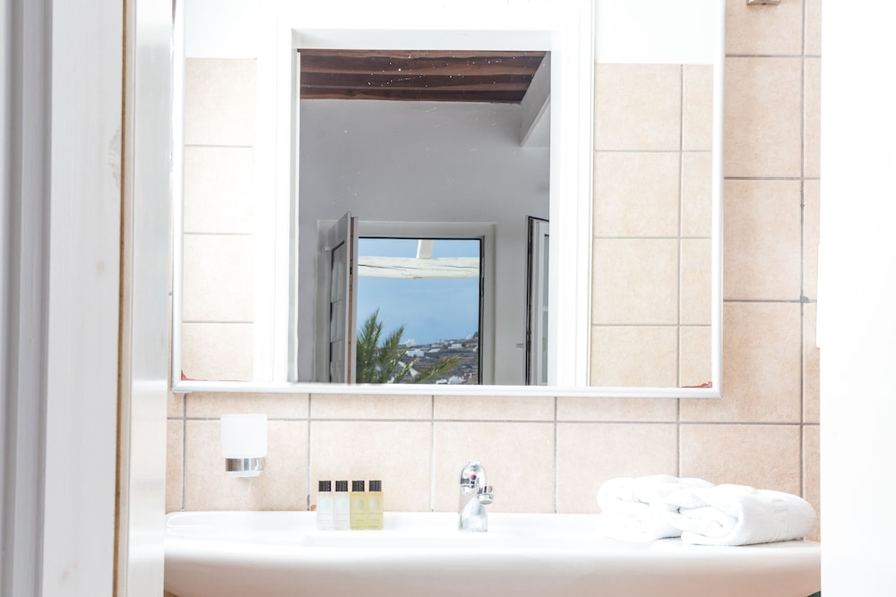 Rhenia Mykonos Hotel & Bungalows — Hotel rooms in Tourlos, South Aegean