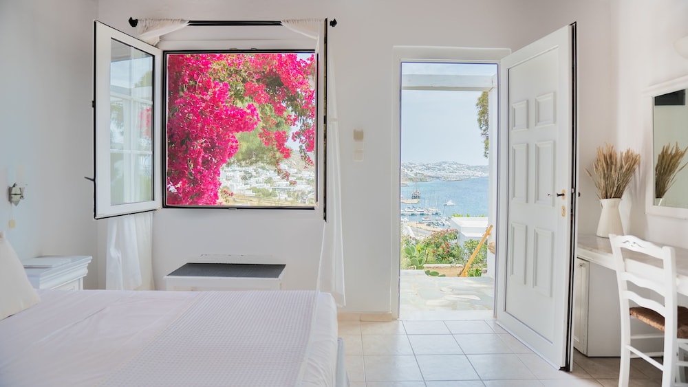 Rhenia Mykonos Hotel & Bungalows — Hotel rooms in Tourlos, South Aegean