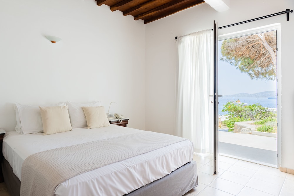 Rhenia Mykonos Hotel & Bungalows — Hotel rooms in Tourlos, South Aegean