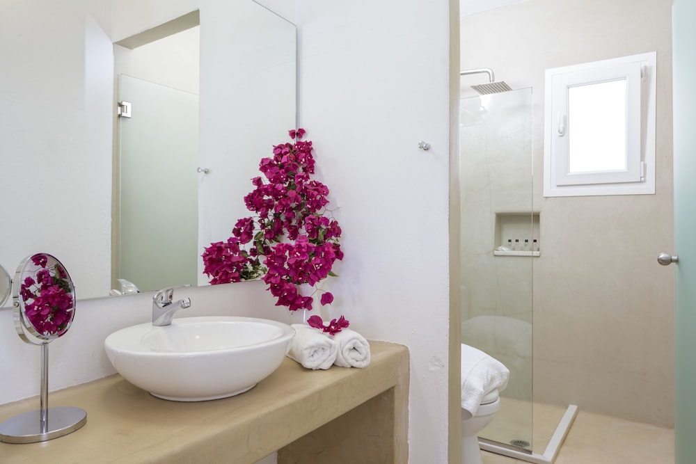 Rhenia Mykonos Hotel & Bungalows — Hotel rooms in Tourlos, South Aegean