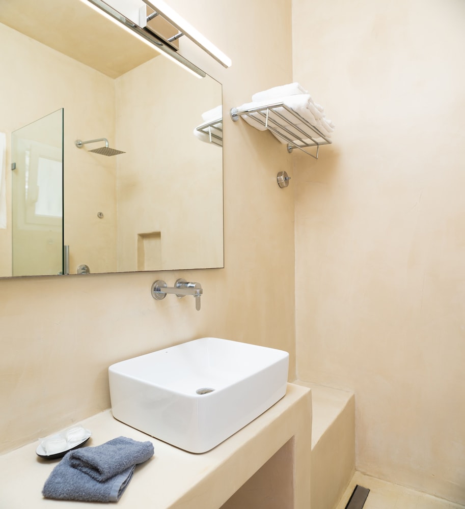 Rhenia Mykonos Hotel & Bungalows — Hotel rooms in Tourlos, South Aegean