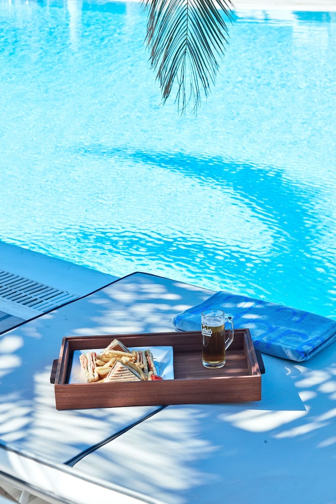 Santo Miramare Resort — Swimming pool in Aghios Georgios (Santorini), South Aegean