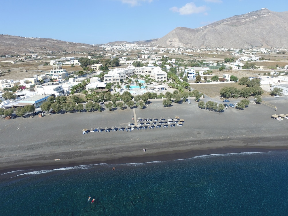 Santo Miramare Resort — Beach in Aghios Georgios (Santorini), South Aegean
