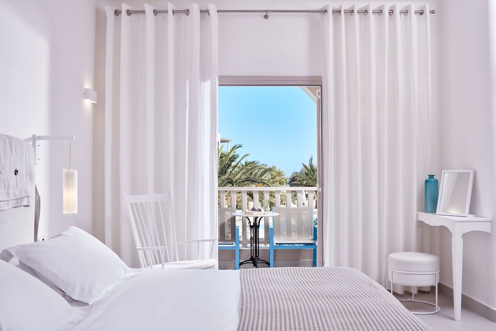 Santo Miramare Resort — Hotel rooms in Aghios Georgios (Santorini), South Aegean