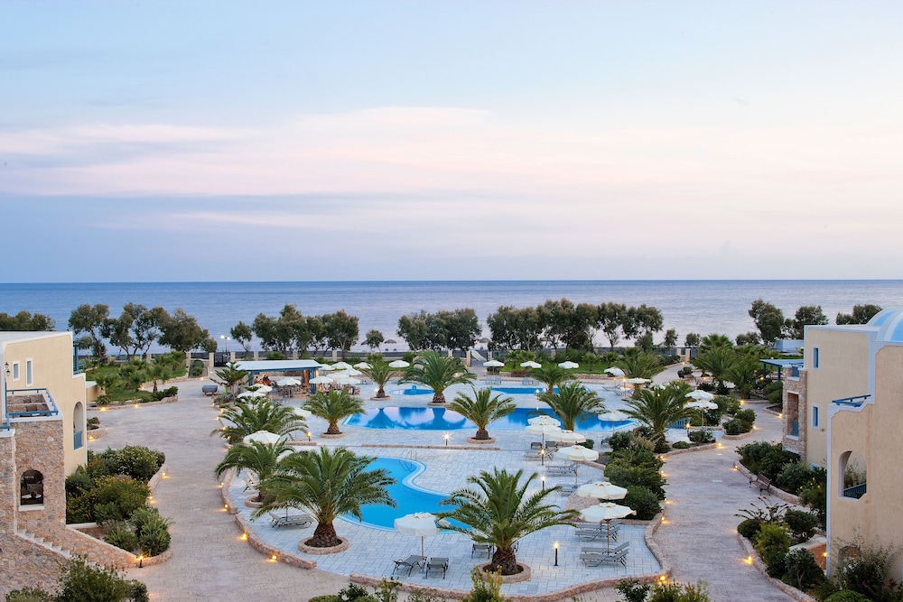 Santo Miramare Resort — Swimming pool in Aghios Georgios (Santorini), South Aegean