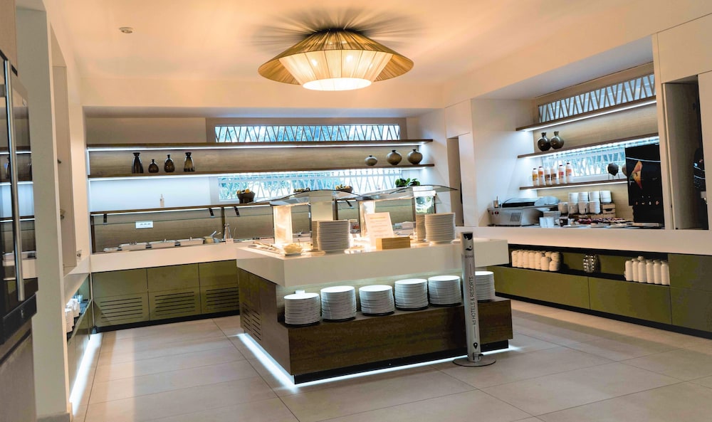 Santo Miramare Resort — Restaurant & bars in Aghios Georgios (Santorini), South Aegean