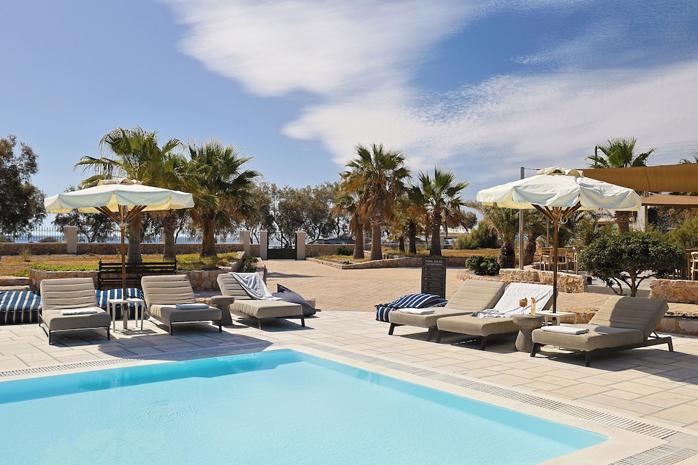 Santo Miramare Resort — Swimming pool in Aghios Georgios (Santorini), South Aegean