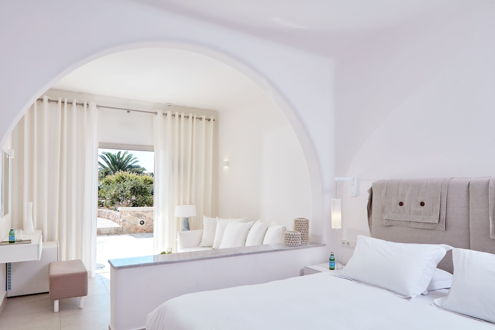 Santo Miramare Resort — Hotel rooms in Aghios Georgios (Santorini), South Aegean