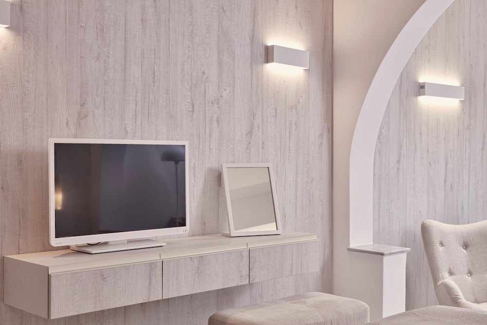 Santo Miramare Resort — Hotel rooms in Aghios Georgios (Santorini), South Aegean
