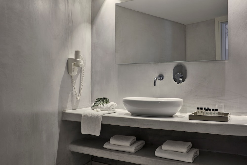 Santo Miramare Resort — Hotel rooms in Aghios Georgios (Santorini), South Aegean