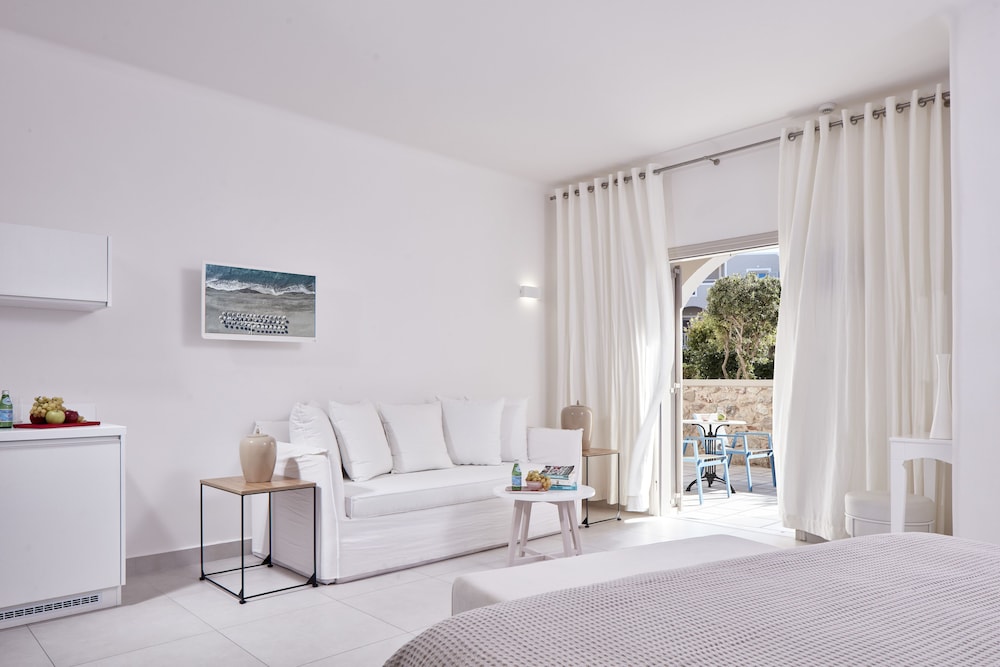Santo Miramare Resort — Hotel rooms in Aghios Georgios (Santorini), South Aegean