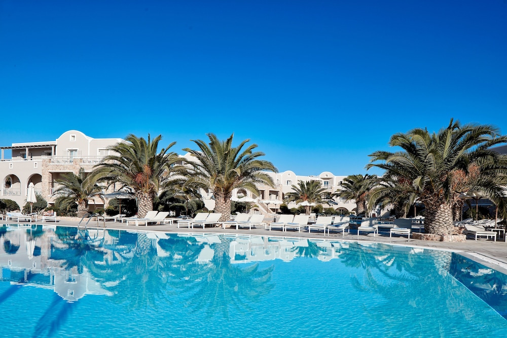Santo Miramare Resort — Swimming pool in Aghios Georgios (Santorini), South Aegean